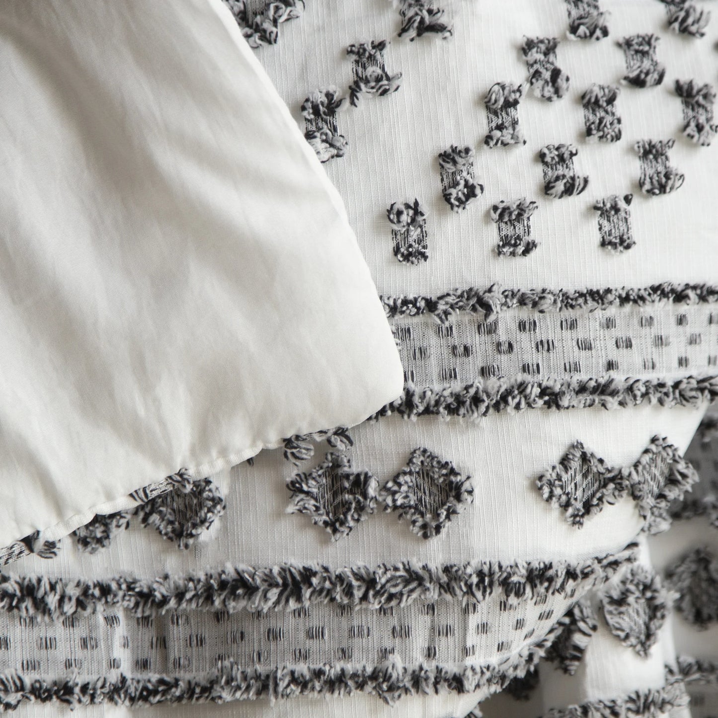 Aspen Comforter Set - Back & White - Geometric Design - The Boho House