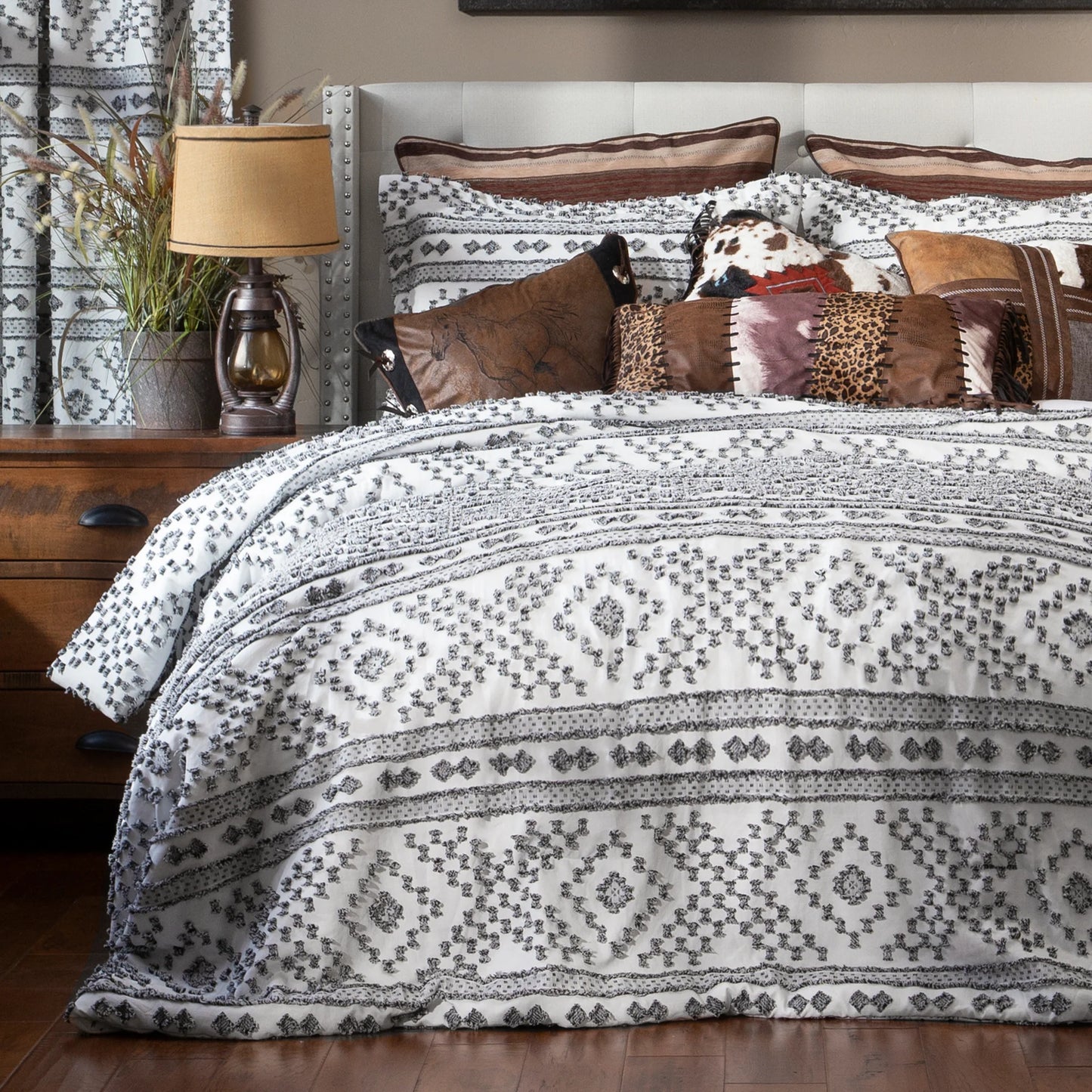 Aspen Comforter Set - Back & White - Geometric Design - The Boho House