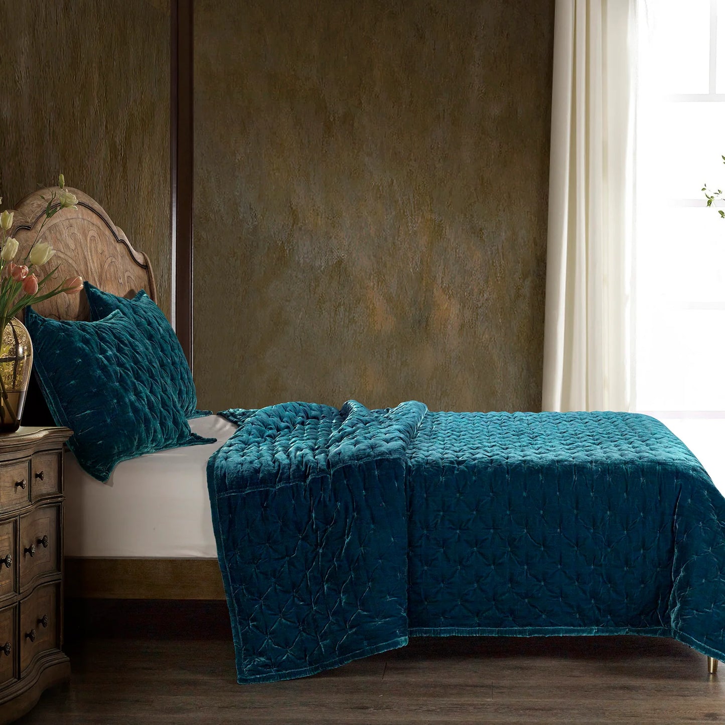 Lila Velvet Quilt Set