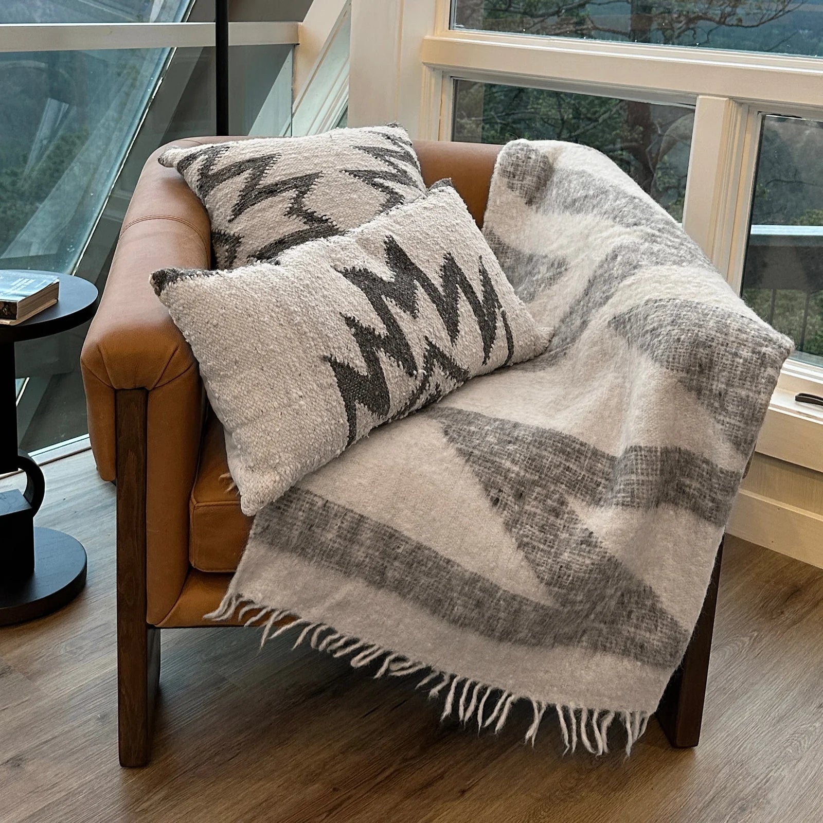 Momostenango Handwoven Blanket - 100% wool - Handwoven - Grey & White - The Boho House