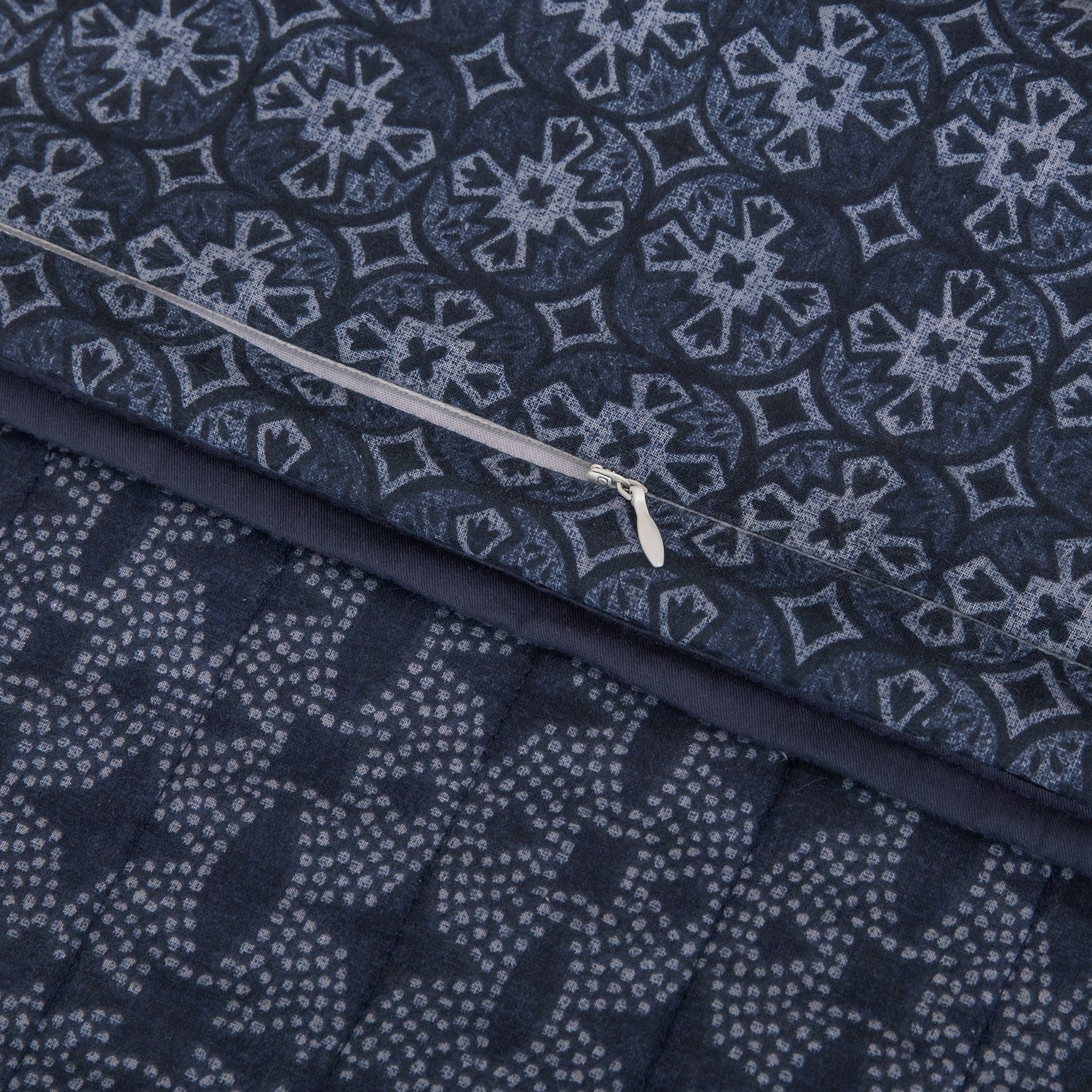 Octavia Reversible Quilt Set - Indigo Blue Shades - Medallion Pattern & pointillist diamond Pattern - Pillow Sham Zipper Closure - The Boho House